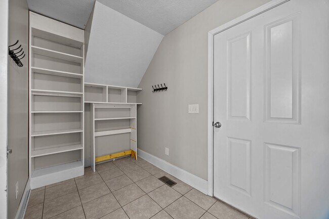 Building Photo - 123 Lightwater Dr