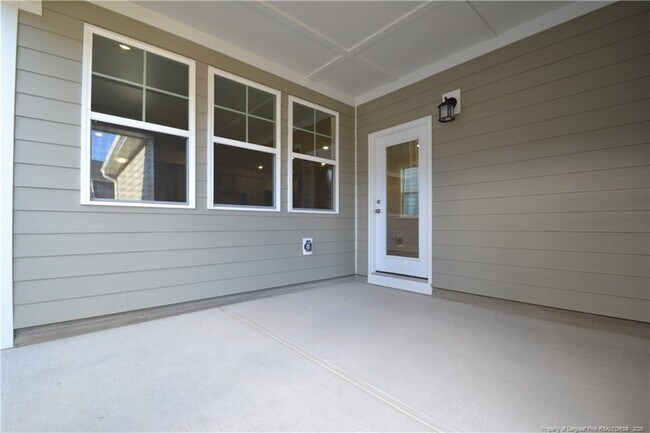 Building Photo - 421 Canyon Spring Trl