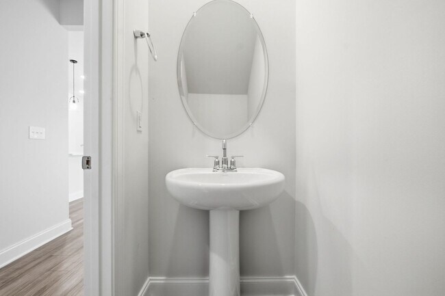 Building Photo - Modern 4-Bedroom Nashville Home with Sleek Contemporary Finishes
