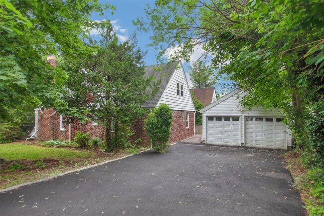 Building Photo - 72 Berkshire Rd