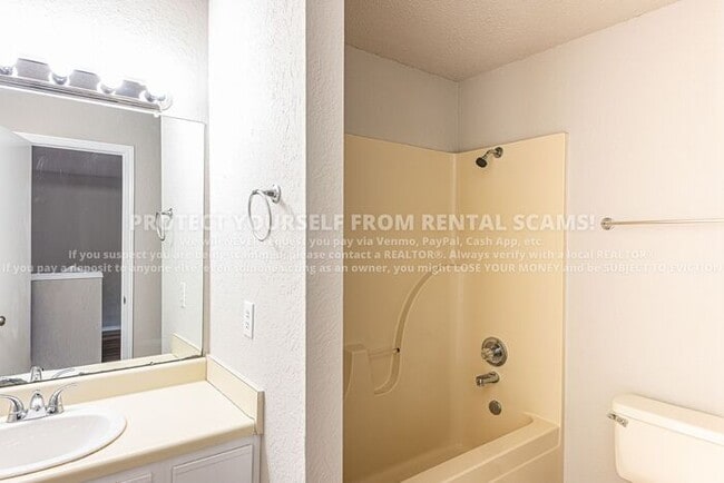 Building Photo - 686 W Martha Dr