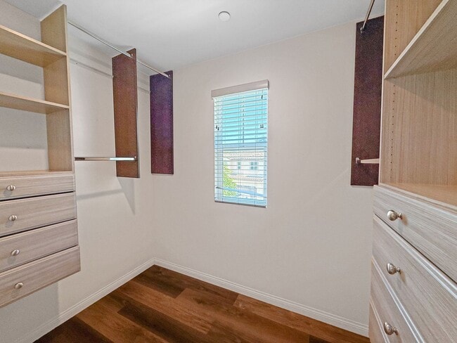 Building Photo - Beautiful 3B/2.5BA Home w/ Turf Backyard!