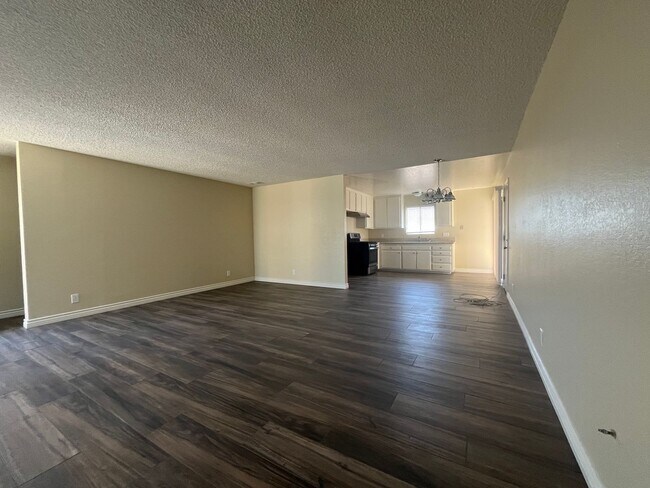 Building Photo - 14070 Juniper St