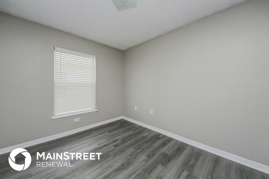 Building Photo - 17401 Silver Creek Ct