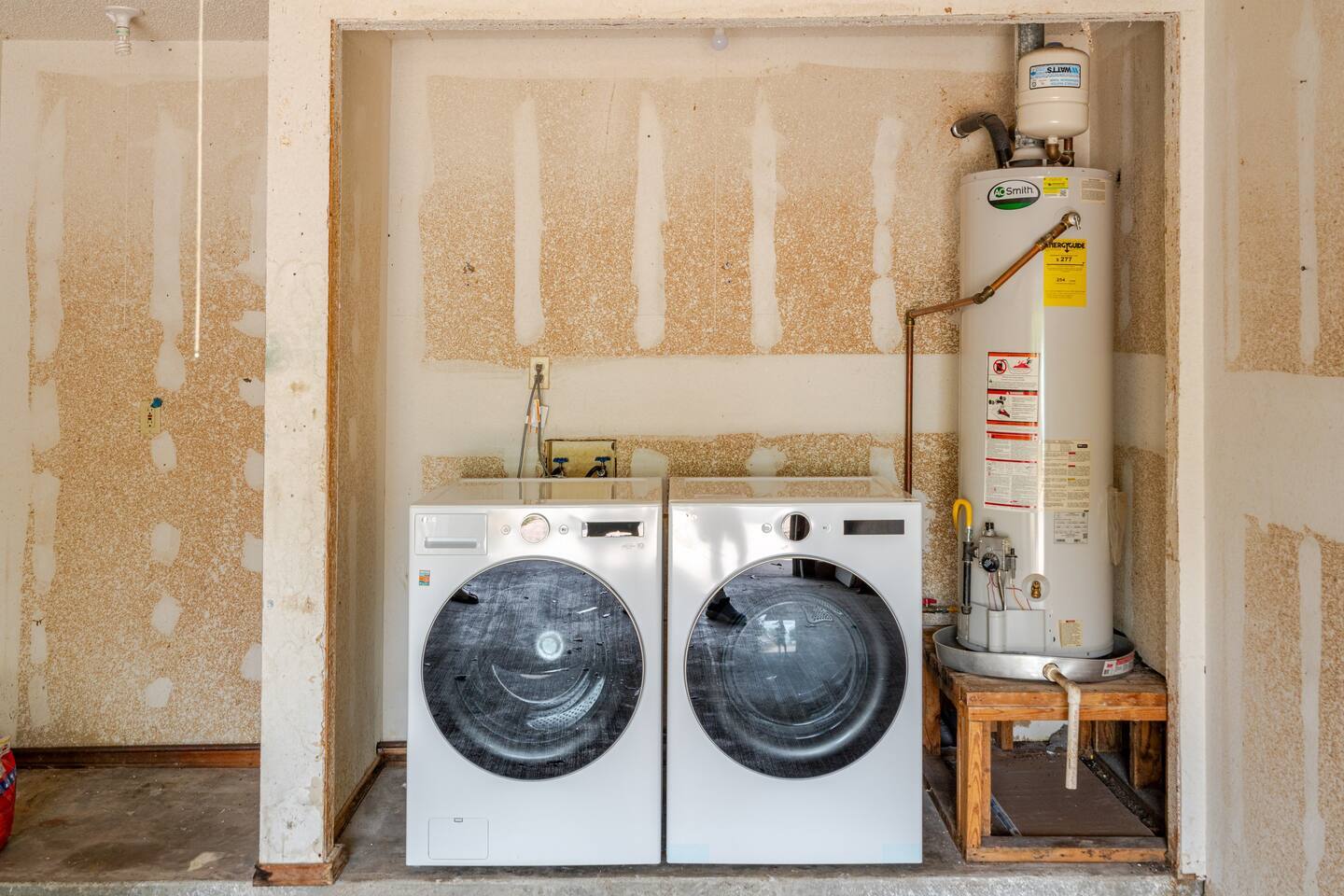 In unit with top of the line washer and dryer - 6307 Okner Ln