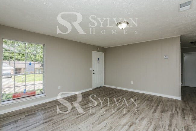 Building Photo - Enjoy living the good life in this 4 bedroom, 2 bathroom home