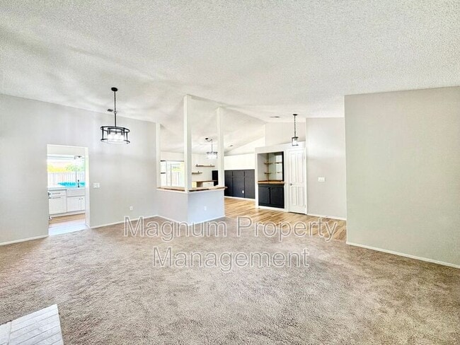 Building Photo - 45680 Clubhouse Dr