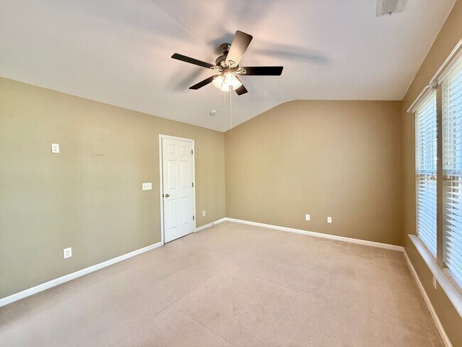 Building Photo - **OFFERING REFUNDABLE APPLICATION FEES** Stunning 3BD, 4BA Morrisville Townhome in an HOA Communi...