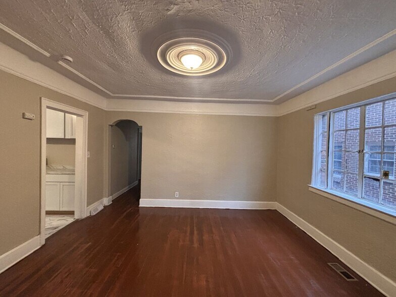 Building Photo - 17606 Roselawn St