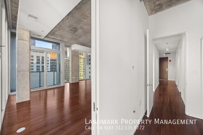 Building Photo - 550 N St Clair St