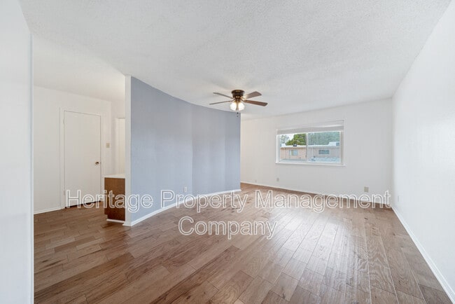 Building Photo - 10958 Crown Pk Ln