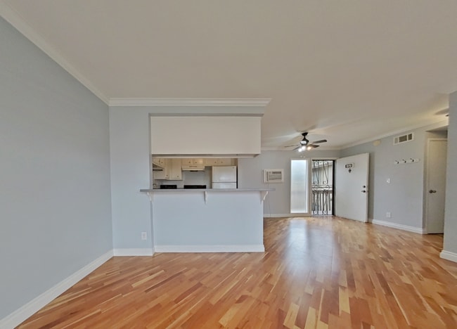 Building Photo - Spacious 1 Bedroom Condo in the Gated Park Bristol Community