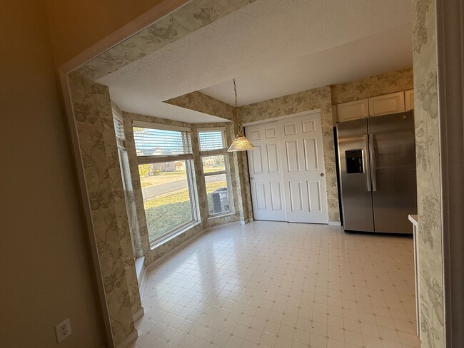 Breakfast Nook in Kitchen - 6560 Brier Lake Rd