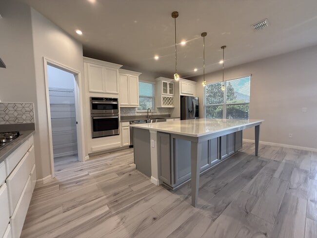 Building Photo - 4753 Ter Blf St