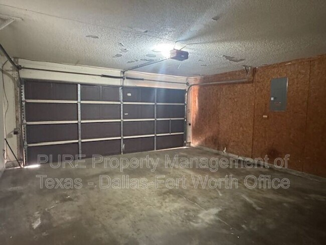 Building Photo - 1404 Straus Rd
