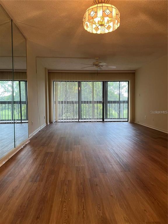 Building Photo - 2900 Cove Cay Dr