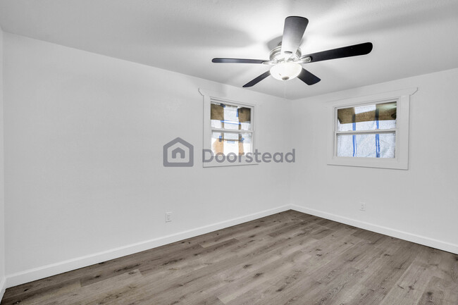Building Photo - 6612 W Chelsea St