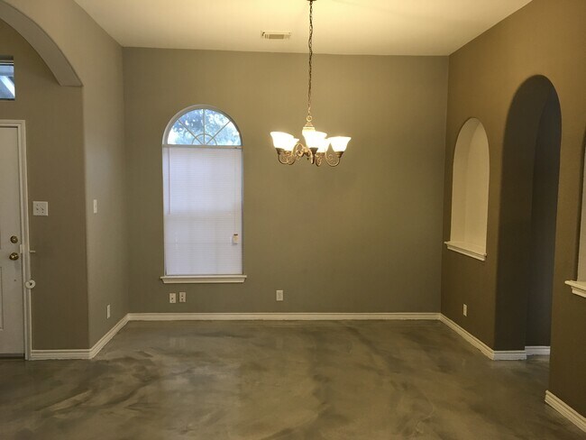 Building Photo - Welcome home to 824 Crossbranch!