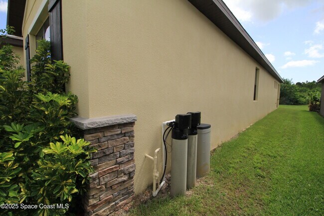 Building Photo - 947 Remington Green Dr SE