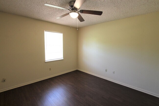 Building Photo - 12455 Cimmarron Dr
