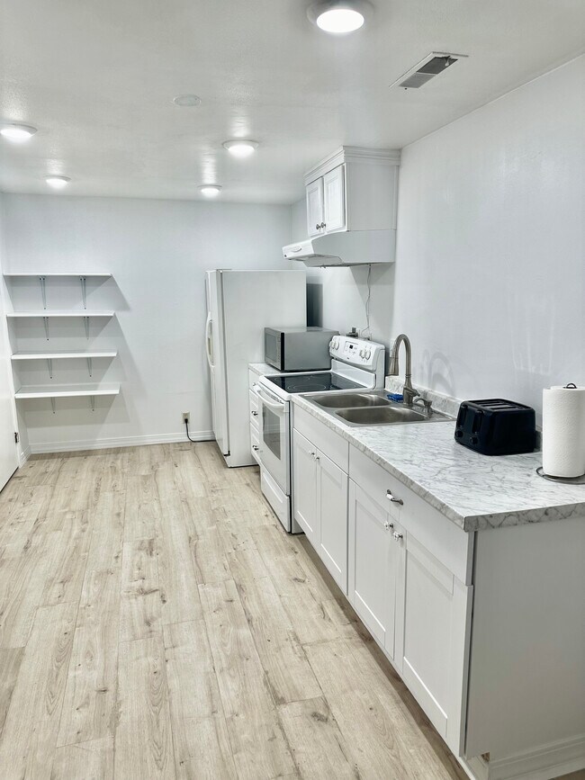 Kitchen-b - 685 Quail Valley Dr