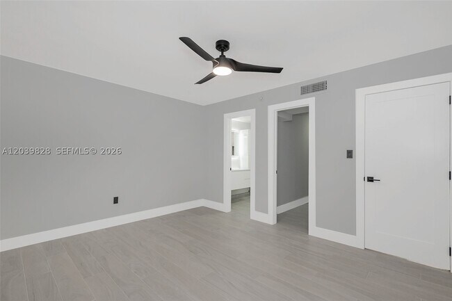 Building Photo - 6653 SW 140th Ave