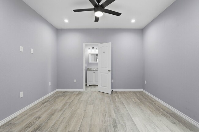 Building Photo - 16680 E Ivanhoe St