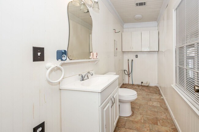 Building Photo - Cute 2 Bed 1 Bath in Pascagoula