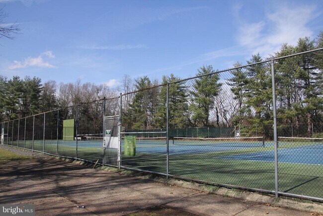 Building Photo - 3121 Sayre Dr