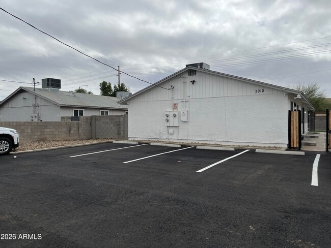 Building Photo - 2912 E Roeser Rd