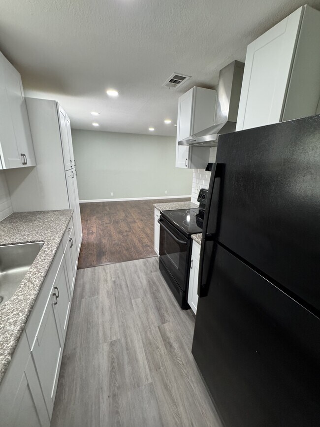 Building Photo - 115 Plainview Dr