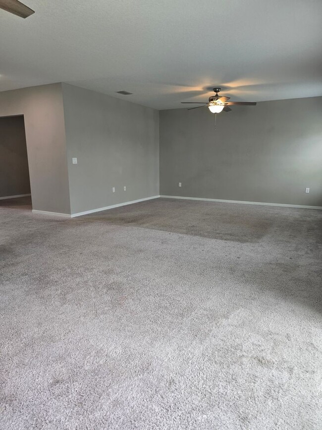Building Photo - Lakeland 5 Bedroom 3 Bath