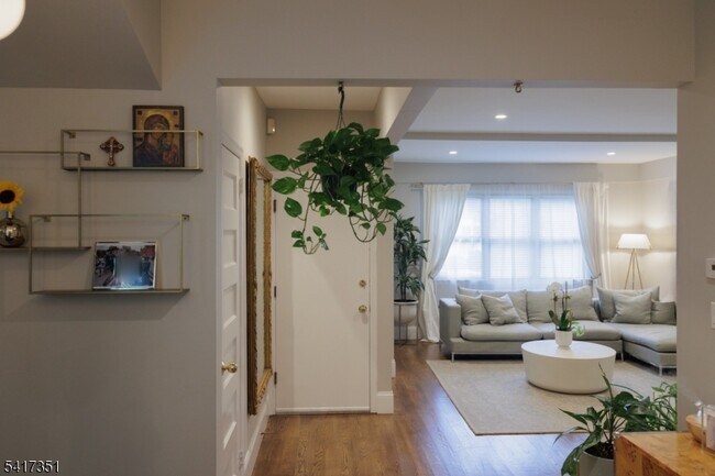 Building Photo - 33 Claremont Ave