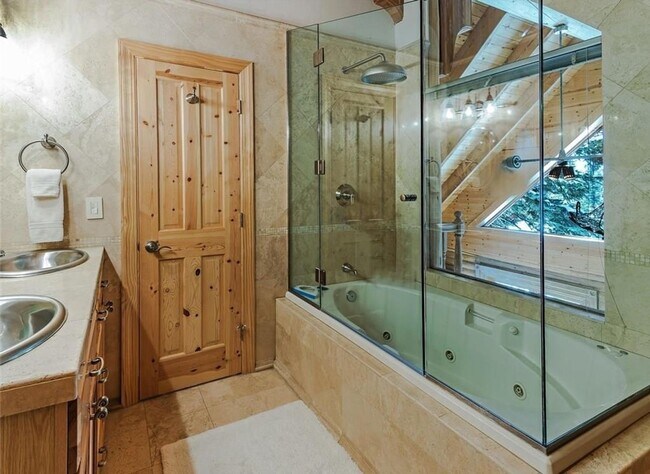 Building Photo - Charming Mountain Home