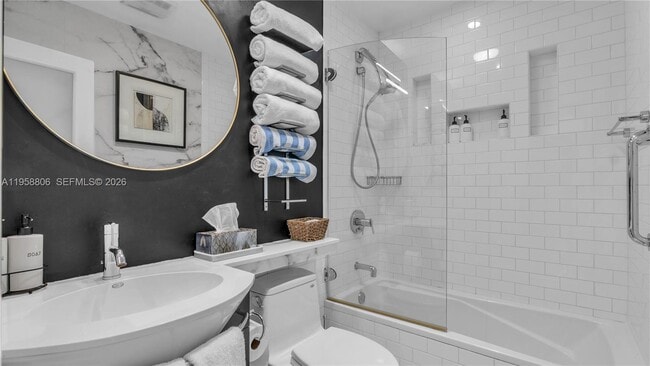 Building Photo - 1715 NE 40th St