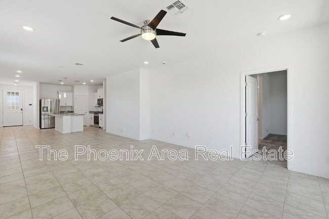 Building Photo - 40643 W Shaver Dr