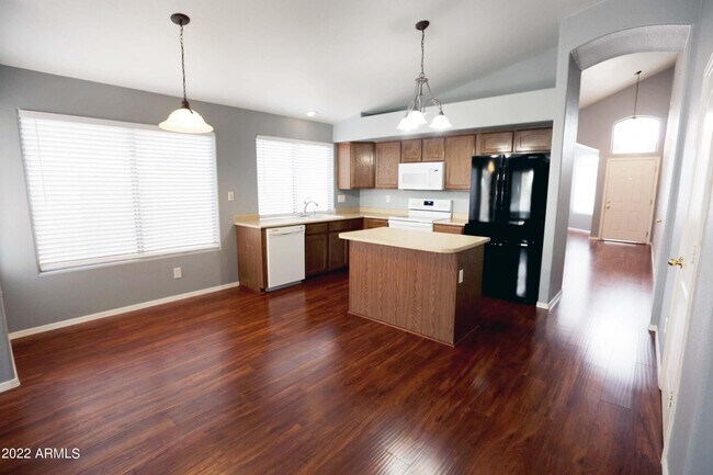 Building Photo - 11217 W Edgemont Ave