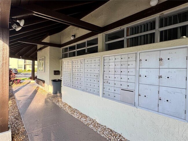 Building Photo - 1100 E Bay Dr