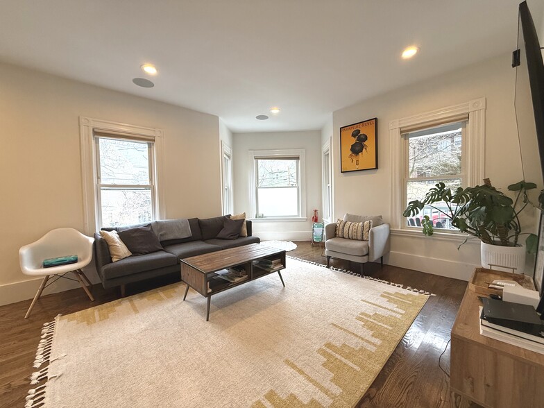 Building Photo - 52 Brastow Ave