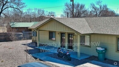 Building Photo - 561 N 10th Pl