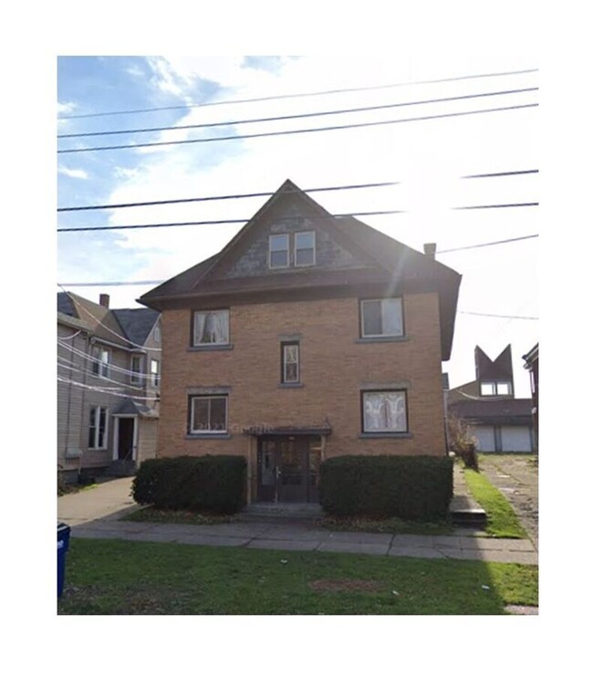 Building Photo - 239 E 10th St