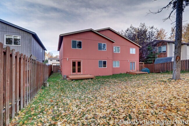 Building Photo - Midtown Spacious 3-Bedroom, 2-Bath Townhome