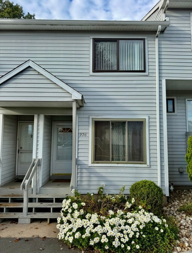 Primary Photo - 376 Cypress Rd