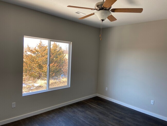Building Photo - 1529 E Olive Ct