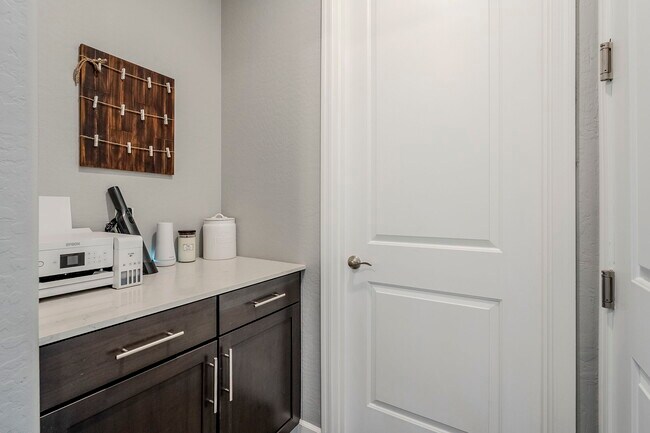 Building Photo - 9935 E Thornbush Ave