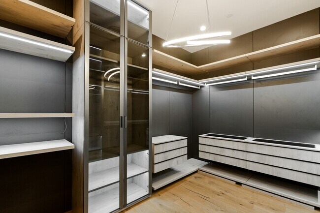 Building Photo - 356 N La Jolla Ave