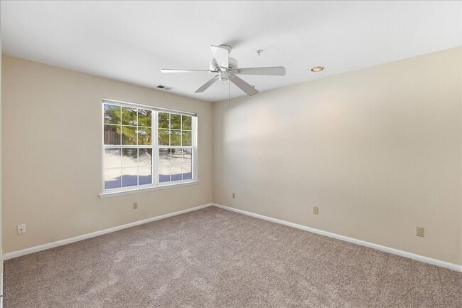 Building Photo - 29 Foxglove Dr