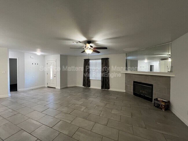 Building Photo - 2017 Coral Creek Dr