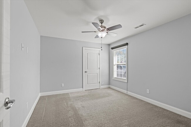 Building Photo - Immaculate 4 Bedroom Home Between Athens a...