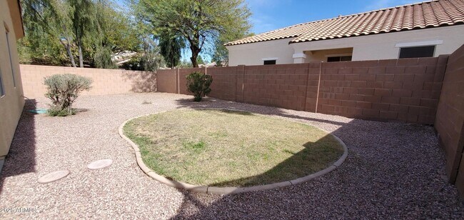 Building Photo - 4043 S Vineyard Ave